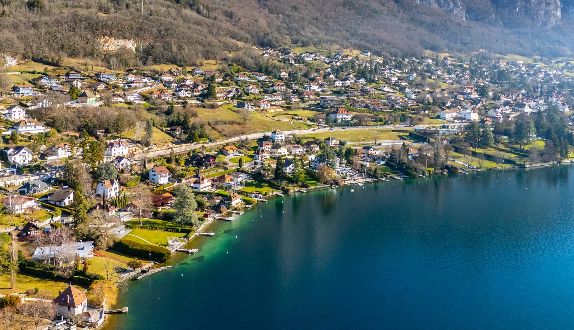 vue de veyrier-du-lac prise avec un drone